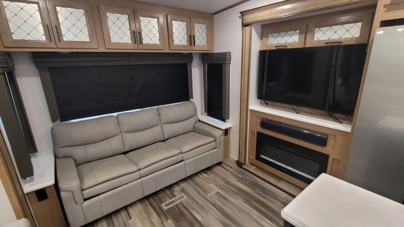 2023 Prime Time Sanibel Fifth Wheel 3902WB photo 8