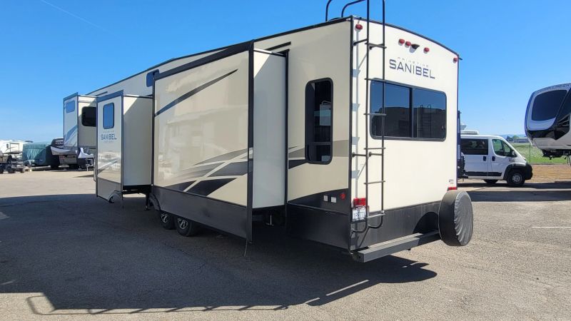2023 Prime Time Sanibel Fifth Wheel 3902WB photo 3