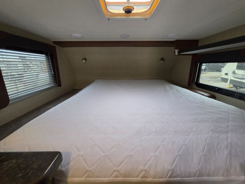 2018 Lance Lance 865 photo 15