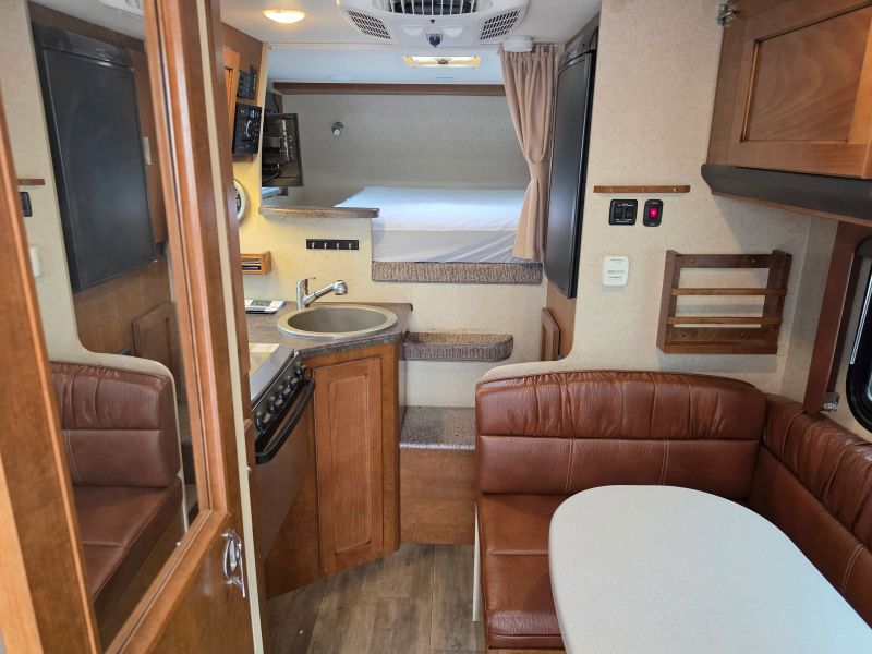 2018 Lance Lance 865 photo 9